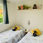 Les Pommiers Κάμπινγκ *