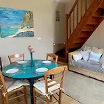 Les Pommiers Κάμπινγκ *