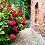 Les Pommiers Κάμπινγκ *